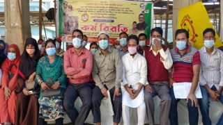 নরসিংদীতে তৃতীয় দিনের মতো স্বাস্থ্য সহকারীদের কর্মবিরতী